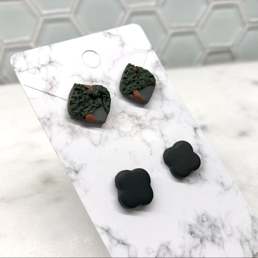 Black Snow Mountains Landscape 2 Pair Stud Pack